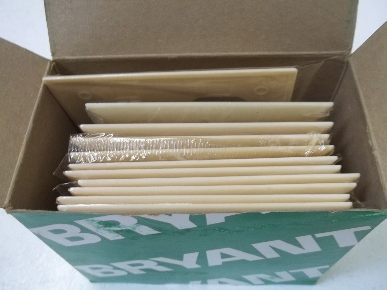 LOT OF 11 BRYANT 72532 TWO GANG 1 SWITCH,1 DUPLEX RECEPTACLE *NEW IN BOX*
