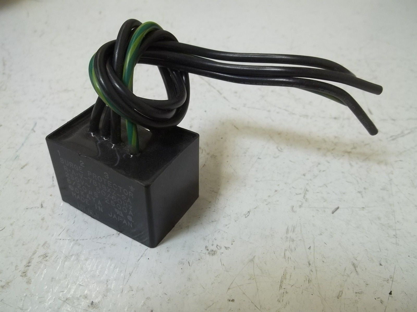 LOT OF 11 SURGE PROTECTOR R.A.V-781BXZ-2A *USED*
