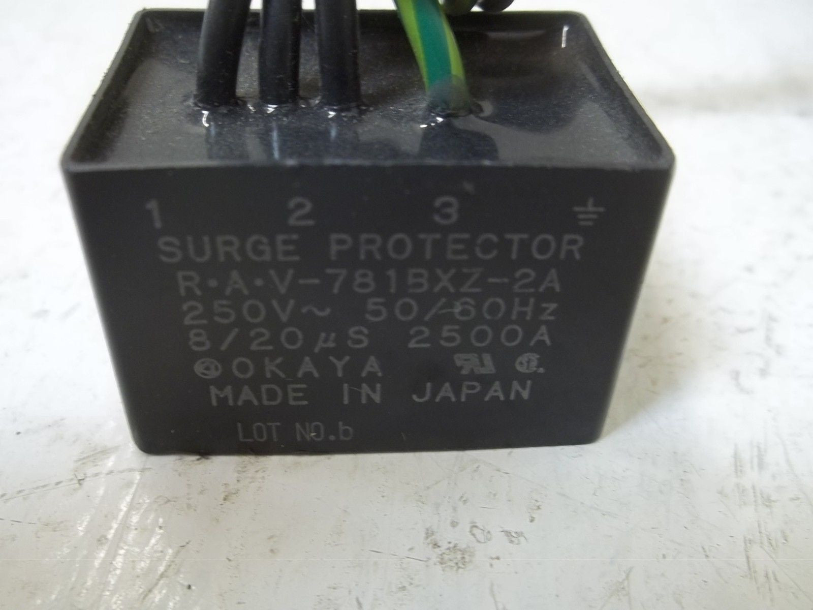 LOT OF 11 SURGE PROTECTOR R.A.V-781BXZ-2A *USED*