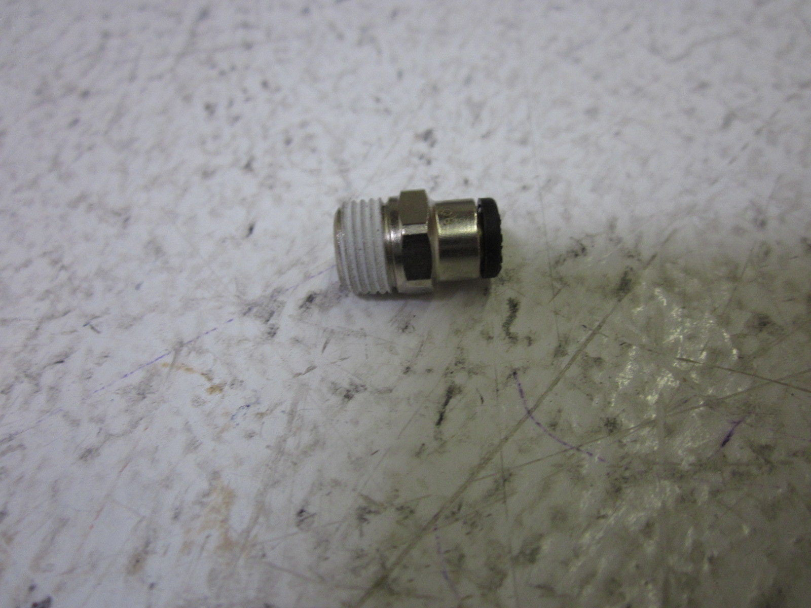 LOT OF 129 SMD29670017 STRAIGHT FITTING 1/8" *NEW NO BOX*
