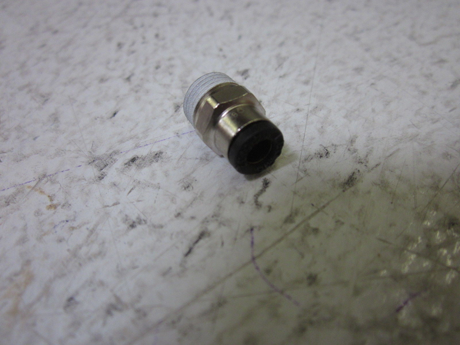 LOT OF 129 SMD29670017 STRAIGHT FITTING 1/8" *NEW NO BOX*