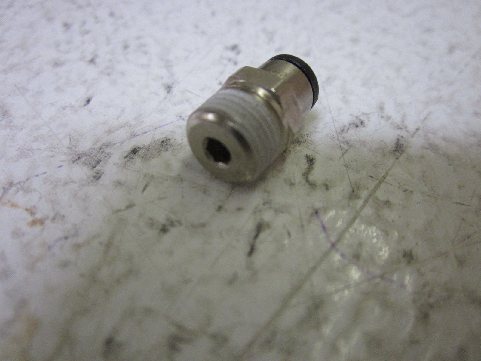 LOT OF 129 SMD29670017 STRAIGHT FITTING 1/8" *NEW NO BOX*