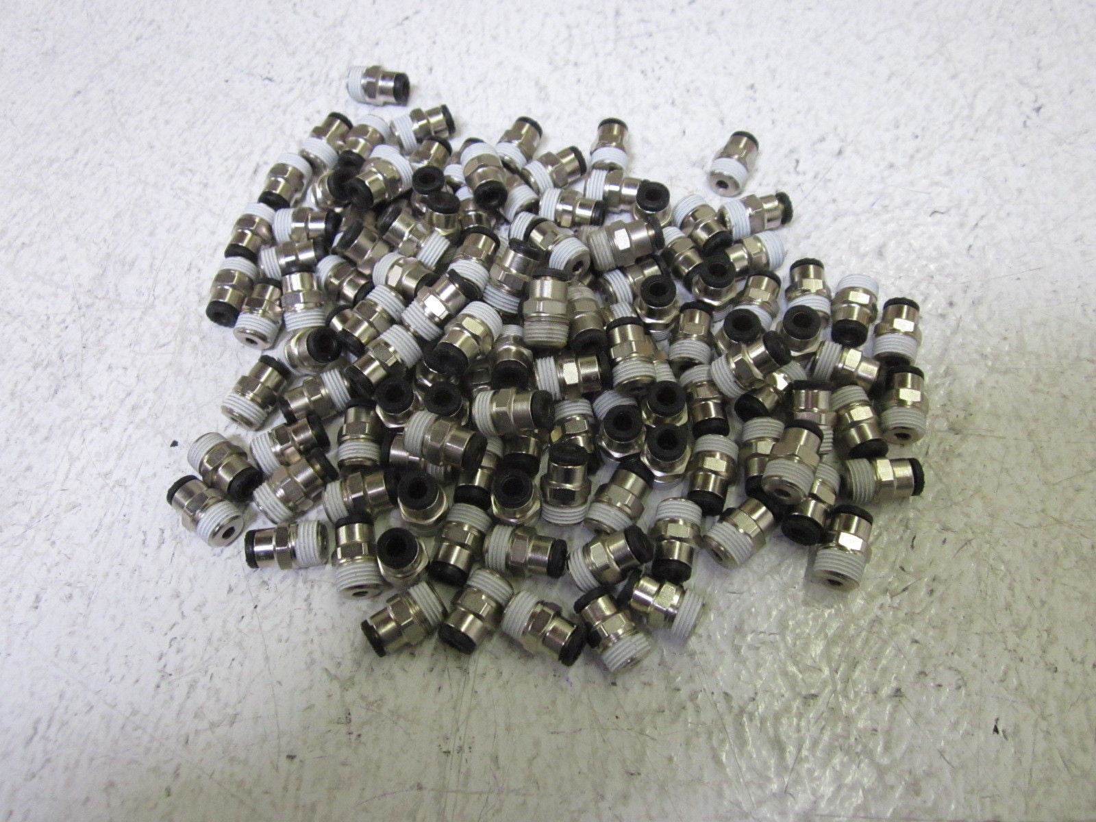LOT OF 129 SMD29670017 STRAIGHT FITTING 1/8" *NEW NO BOX*