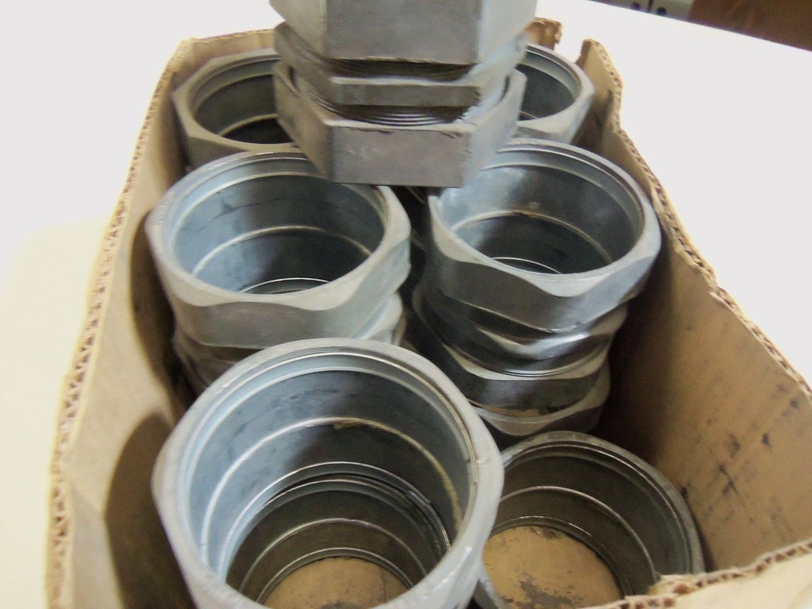 LOT OF 12 BRIDGEPORT 267-DC EMT COUPLING *NEW NO BOX*