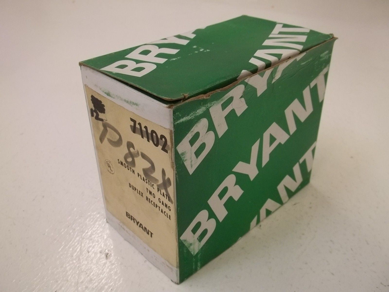 LOT OF 12 BRYANT 71102 DUPLEX RECEPTACLE (BROWN) *NEW IN BOX*