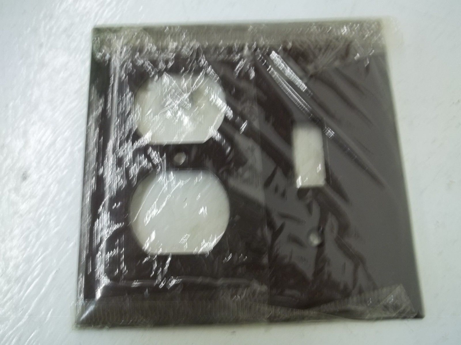LOT OF 12 BRYANT 71532 2 GANG 1 SWITCH, 1 DUPLEX RECEPTACLE *NEW IN BOX*