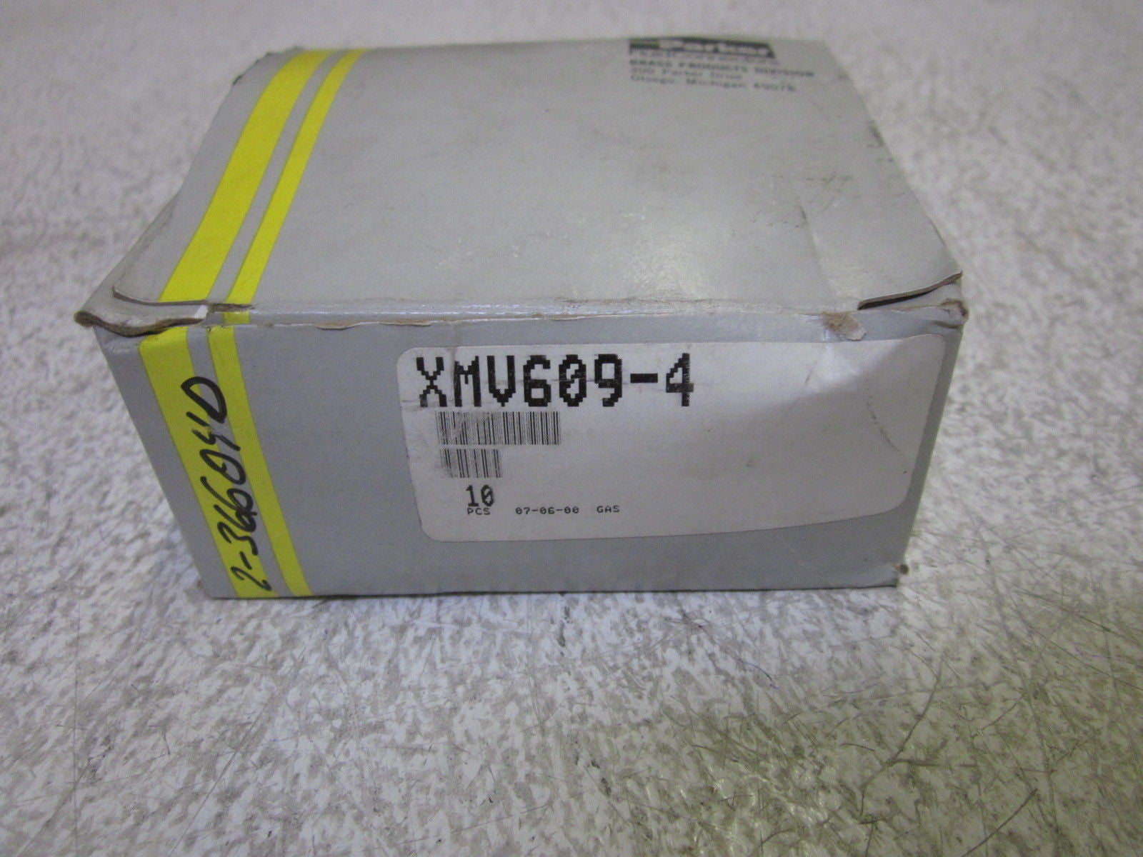 LOT OF 12 PARKER XMV609-4 CONNECTORS *NEW IN BOX*