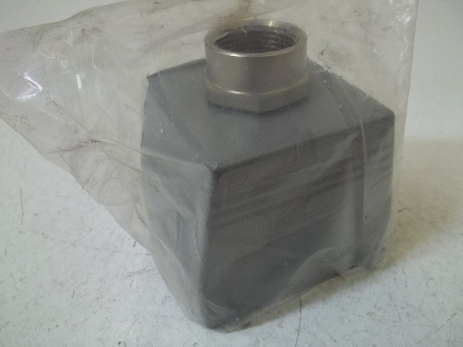 LOT OF 12 T & B TH332 *NEW NO BOX*