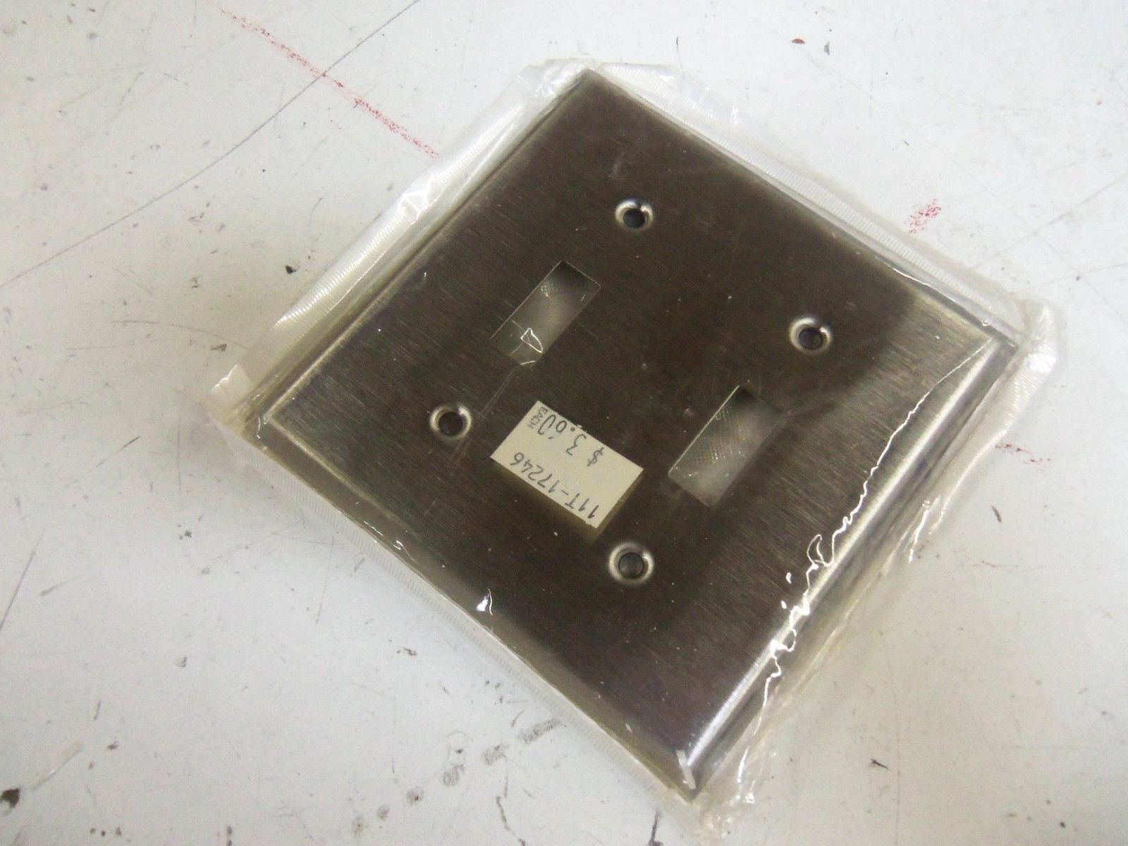 LOT OF 13 LEVITON 84009 *NEW NO BOX*