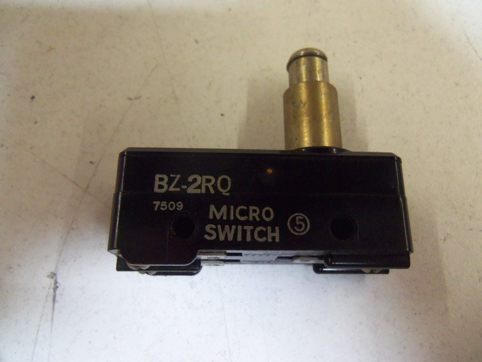 LOT OF 16 MICROSWITCH BZ-2RQ *NEW NO BOX*