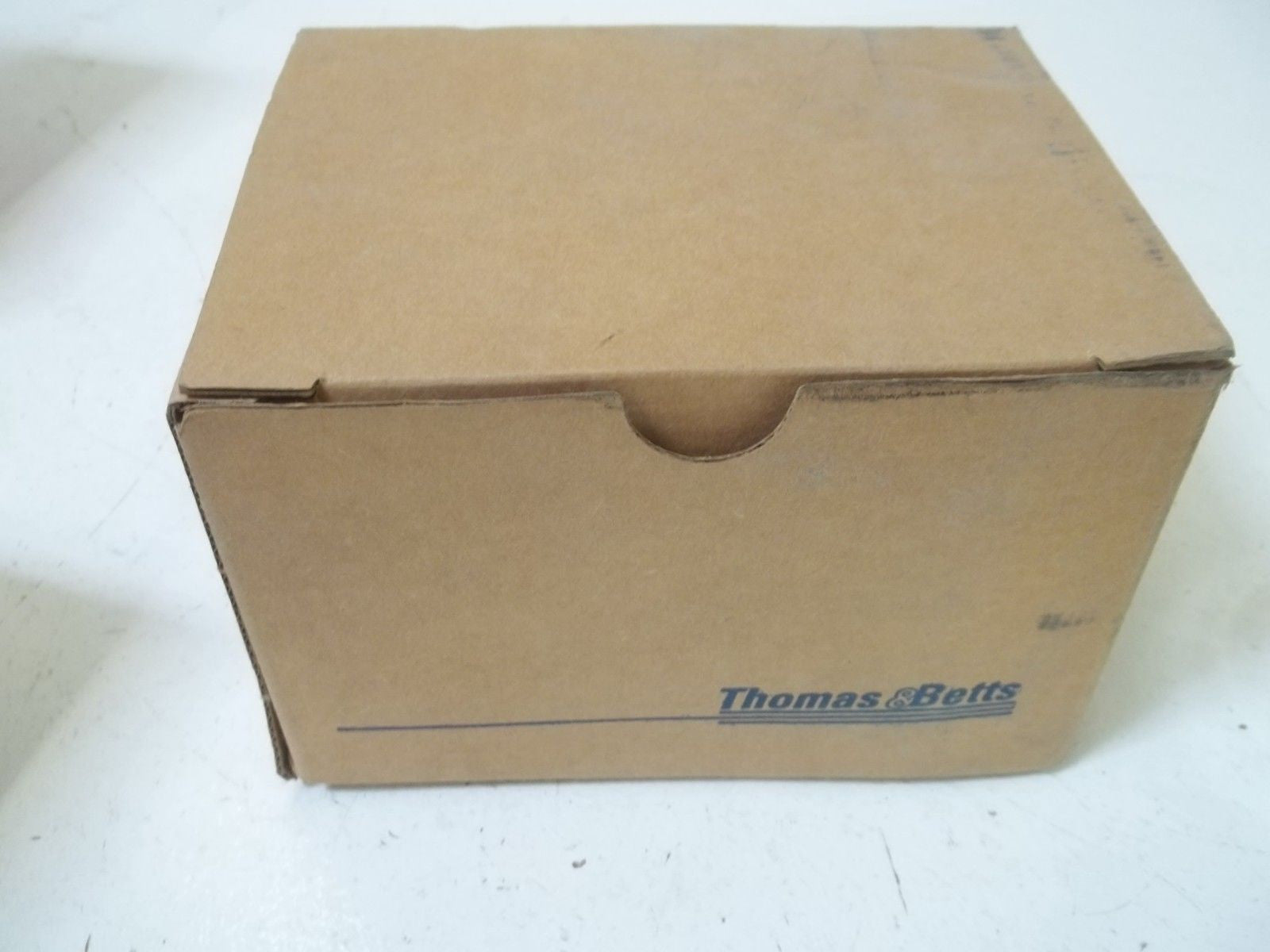LOT OF 16 THOMAS & BETTS 1215-TB 1-1/2" PIPE STRAP *NEW IN BOX*