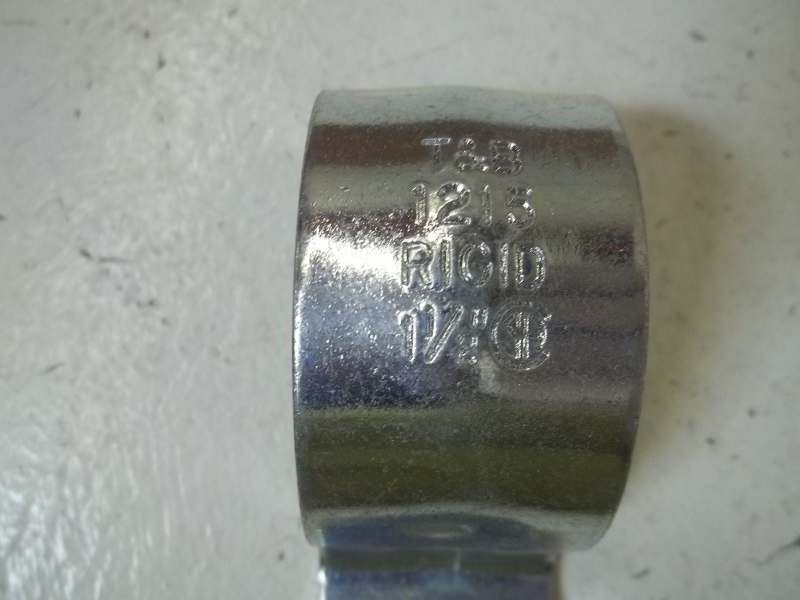 LOT OF 16 THOMAS & BETTS 1215-TB 1-1/2" PIPE STRAP *NEW IN BOX*