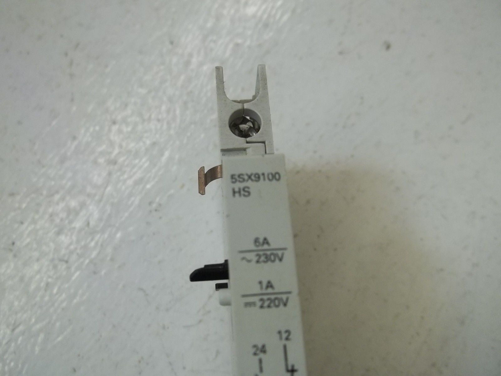 LOT OF 17 SIEMENS 5SX9100 *USED*