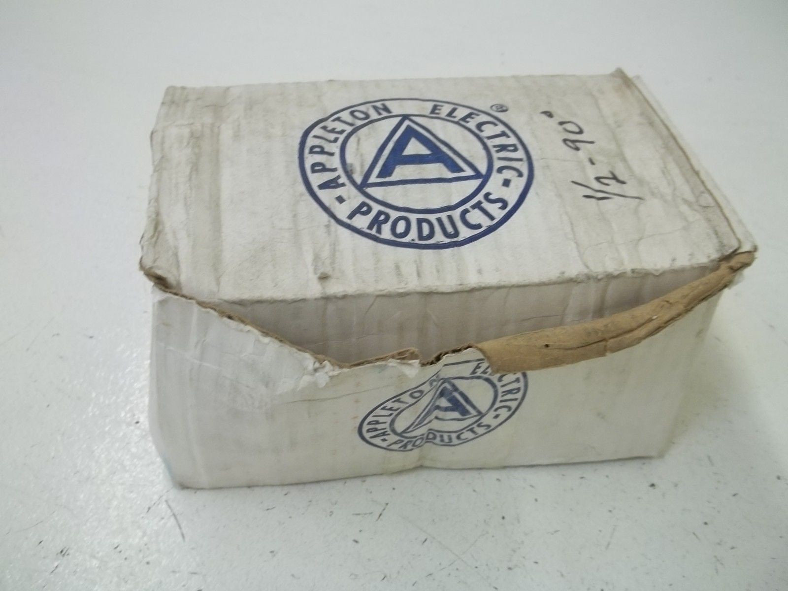 LOT OF 20 APPLETON ST-9050 1/2" MALL IRON ST CONNECTOR-90 *NEW IN BOX*