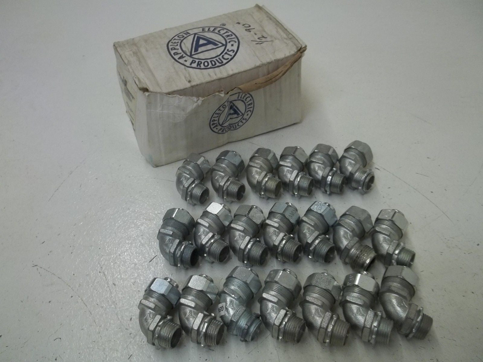 LOT OF 20 APPLETON ST-9050 1/2" MALL IRON ST CONNECTOR-90 *NEW IN BOX*
