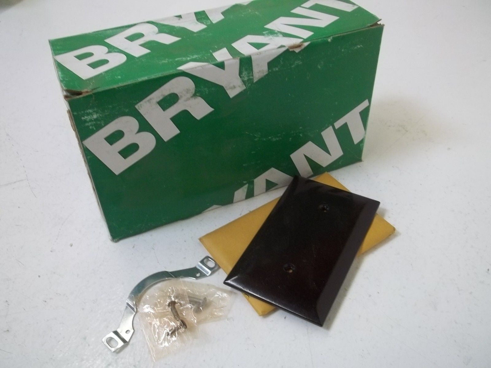 LOT OF 20 BRYANT 71121 ONE GANG BLANK *NEW IN BOX*