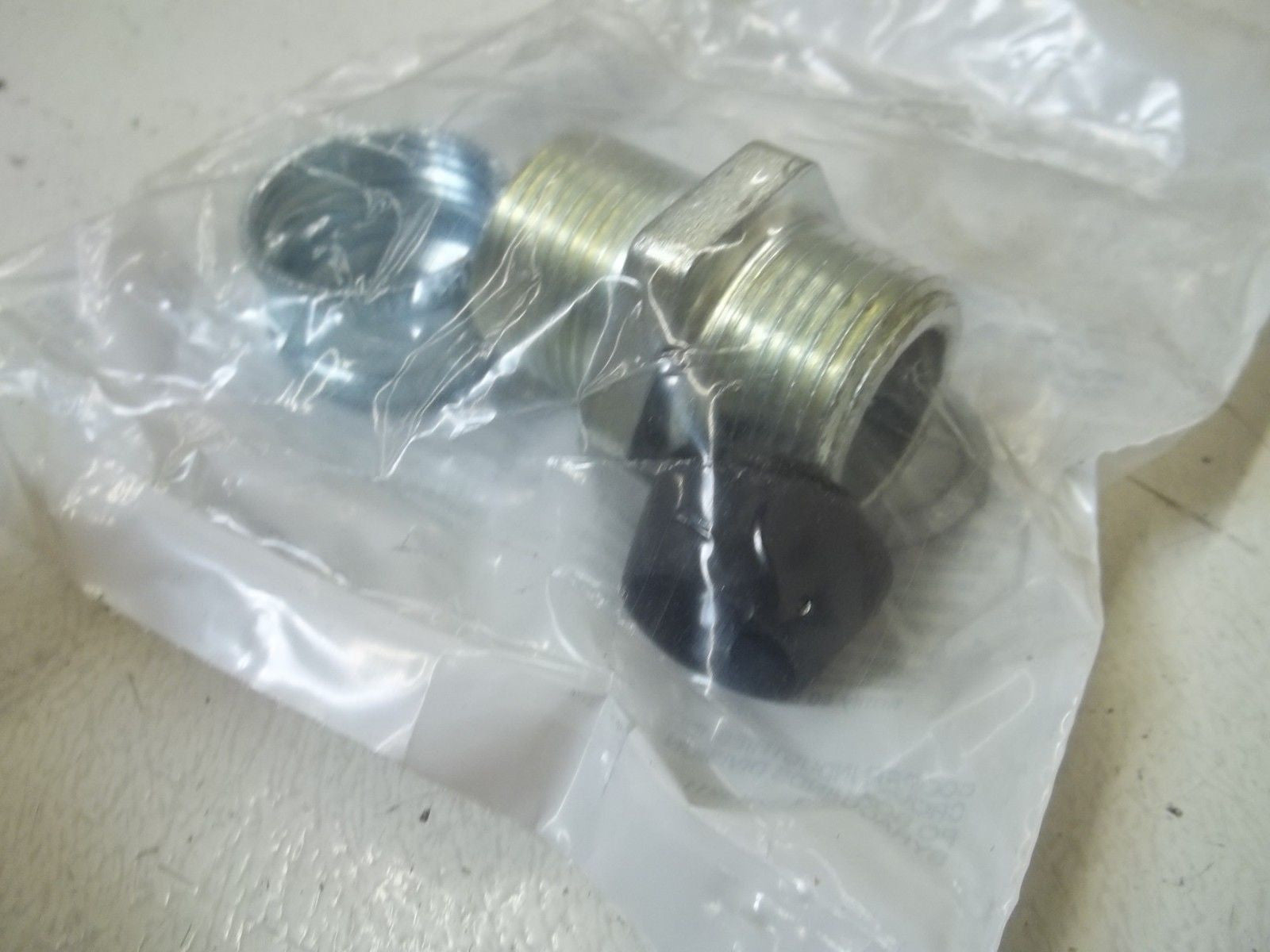 LOT OF 23 CROUSE-HINDS CGB295 STRAIGHT BODY MALE THREAD *NEW IN BOX*