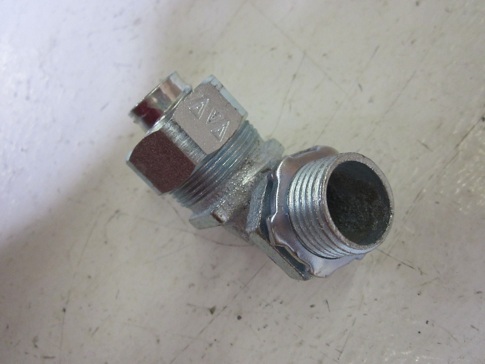 LOT OF 24 APPLETON ST-9050 MALL IRON ST CONNECTOR 90 DEG. 1/2" *NEW IN BOX*