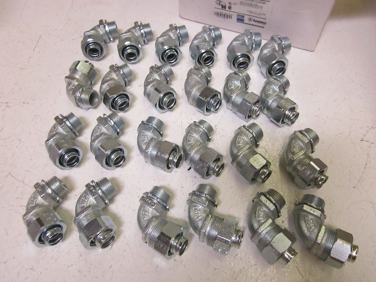 LOT OF 24 APPLETON ST-9050 MALL IRON ST CONNECTOR 90 DEG. 1/2" *NEW IN BOX*