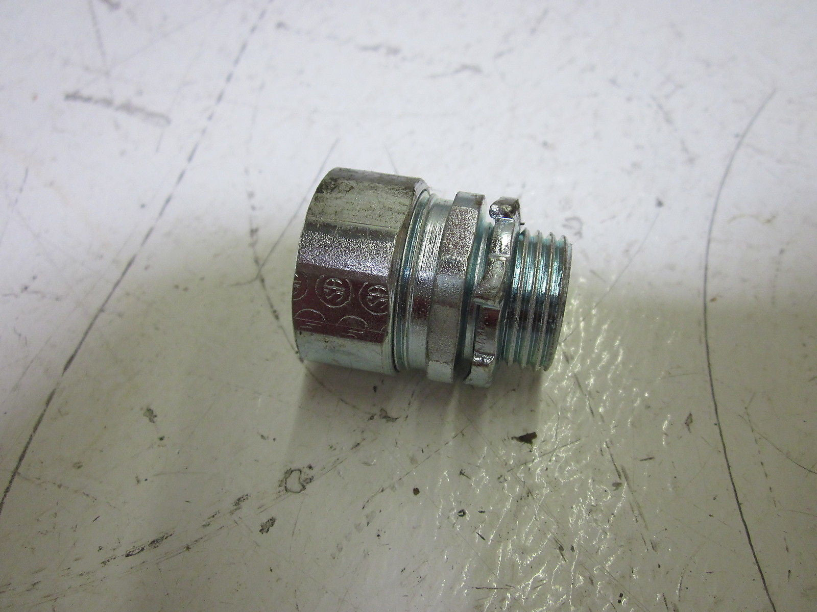 LOT OF 24 HUBBELL 1802 COMPRESSION CONNECTOR 1/4" *NEW IN BOX*