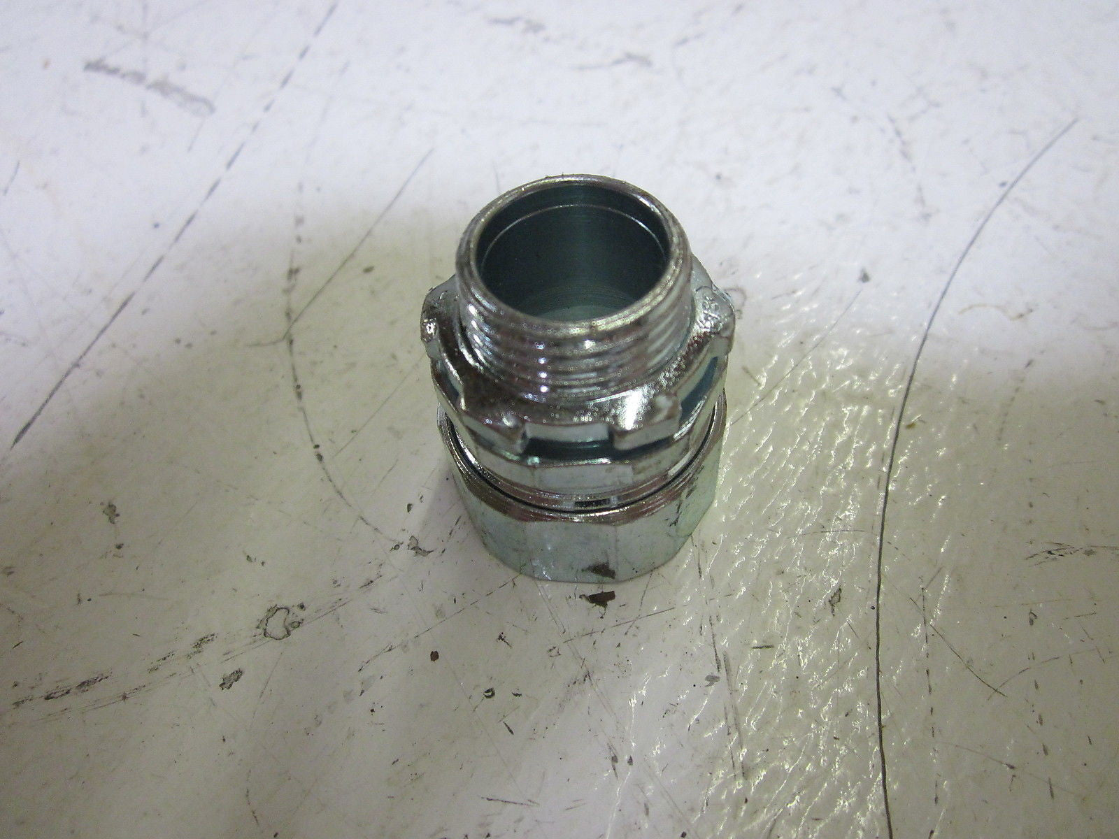 LOT OF 24 HUBBELL 1802 COMPRESSION CONNECTOR 1/4" *NEW IN BOX*