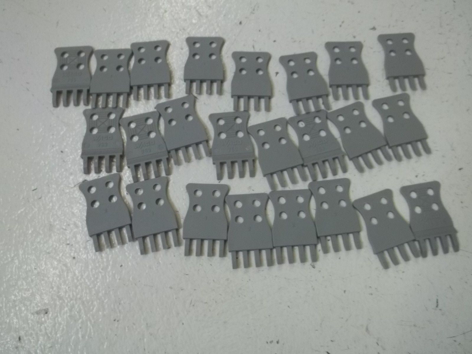 LOT OF 24 WAGO 769-412 STRAIN RELIEF GRAY *NEW IN A BAG*