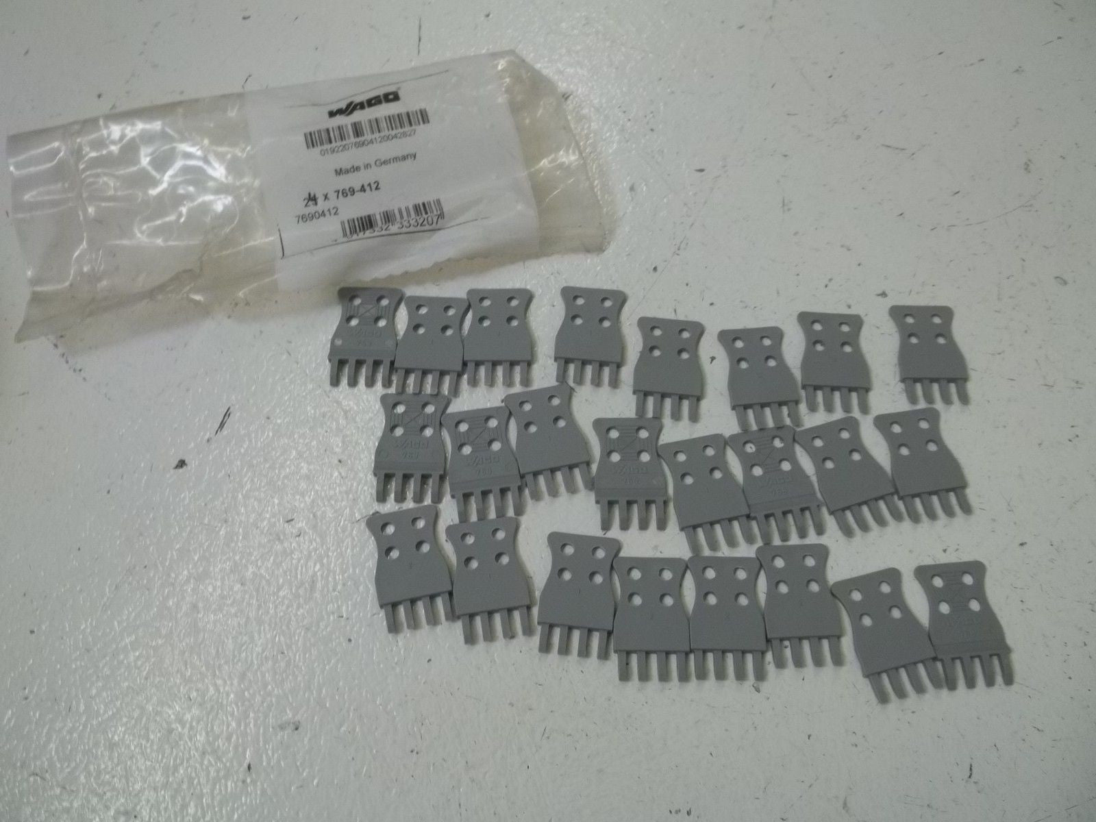 LOT OF 24 WAGO 769-412 STRAIN RELIEF GRAY *NEW IN A BAG*