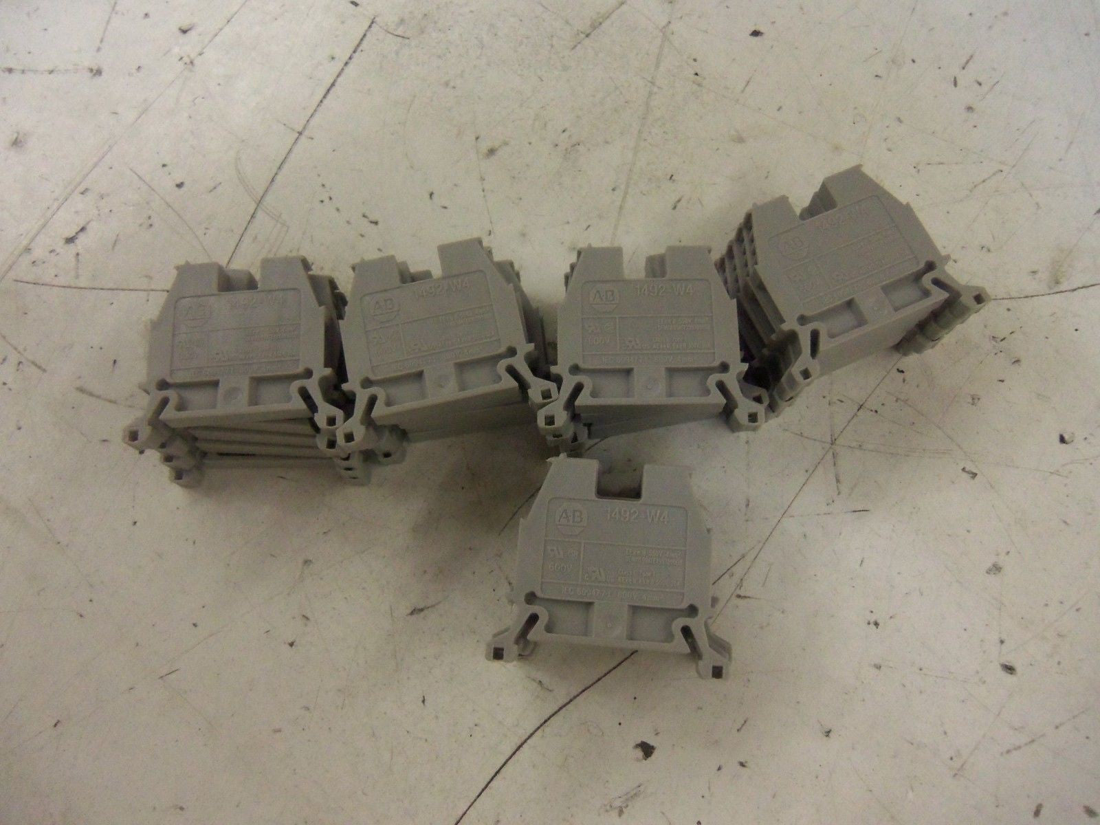 LOT OF 25 ALLEN BRADLEY 1492-W4 TERMINAL BLOCK *NEW NO BOX*