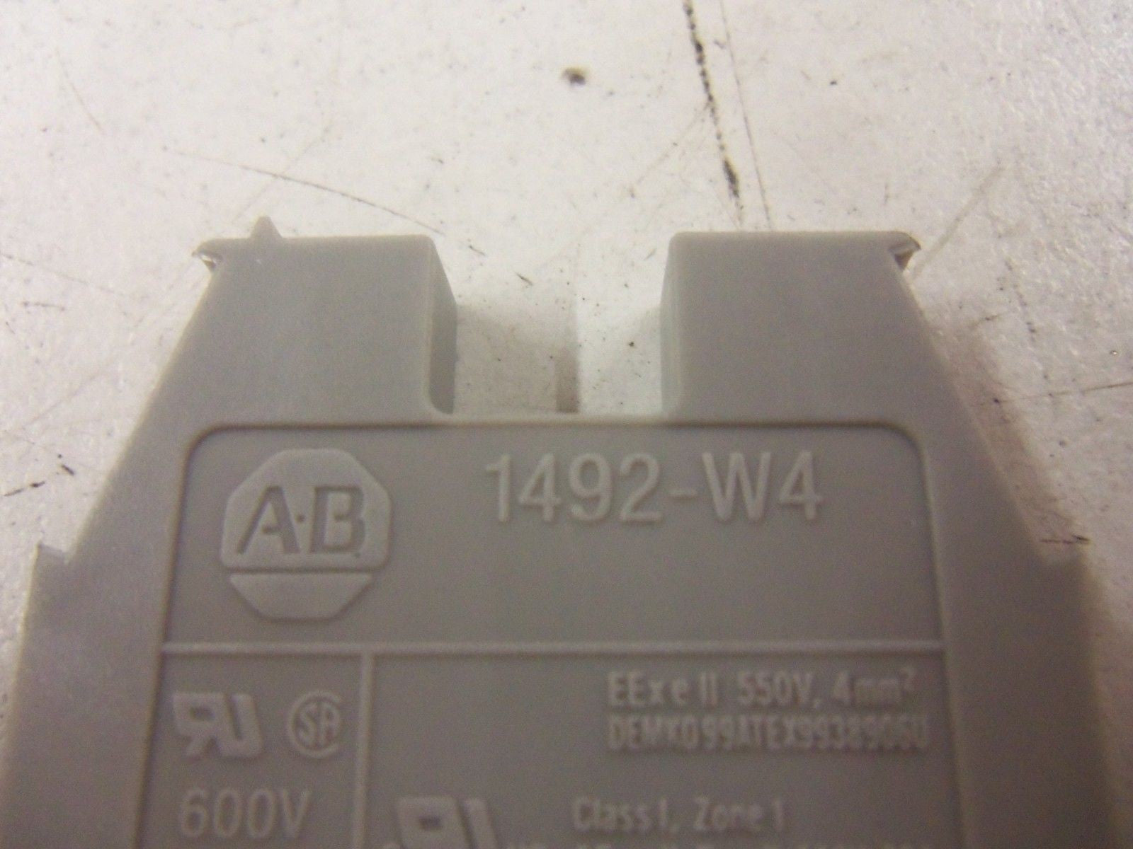 LOT OF 25 ALLEN BRADLEY 1492-W4 TERMINAL BLOCK *NEW NO BOX*