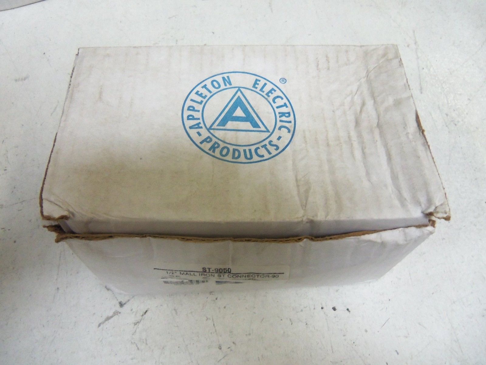 LOT OF 25 APPLETON ST-9050 CONDUIT *NEW IN BOX*
