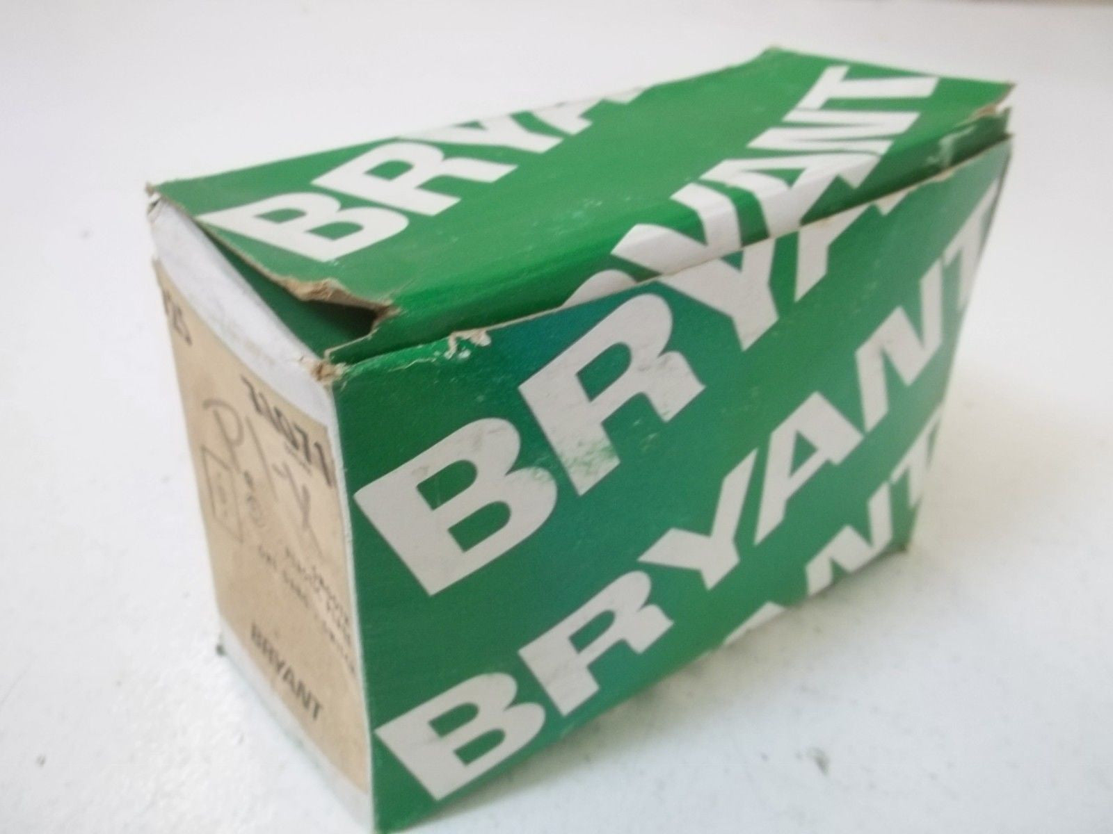 LOT OF 25 BRYANT 71071 ONE GANG SWITCH *NEW IN BOX*