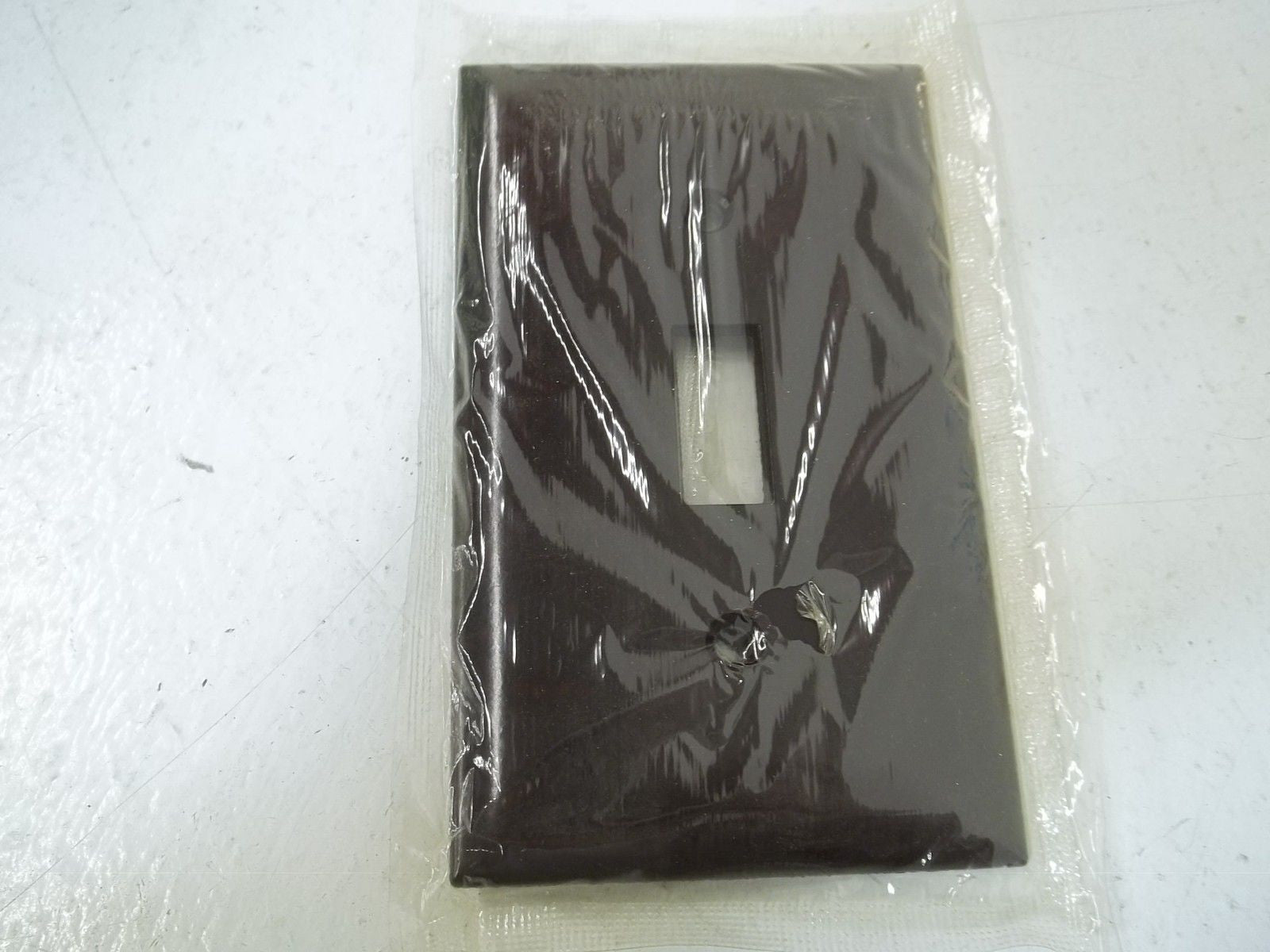 LOT OF 25 BRYANT 71071 ONE GANG SWITCH *NEW IN BOX*