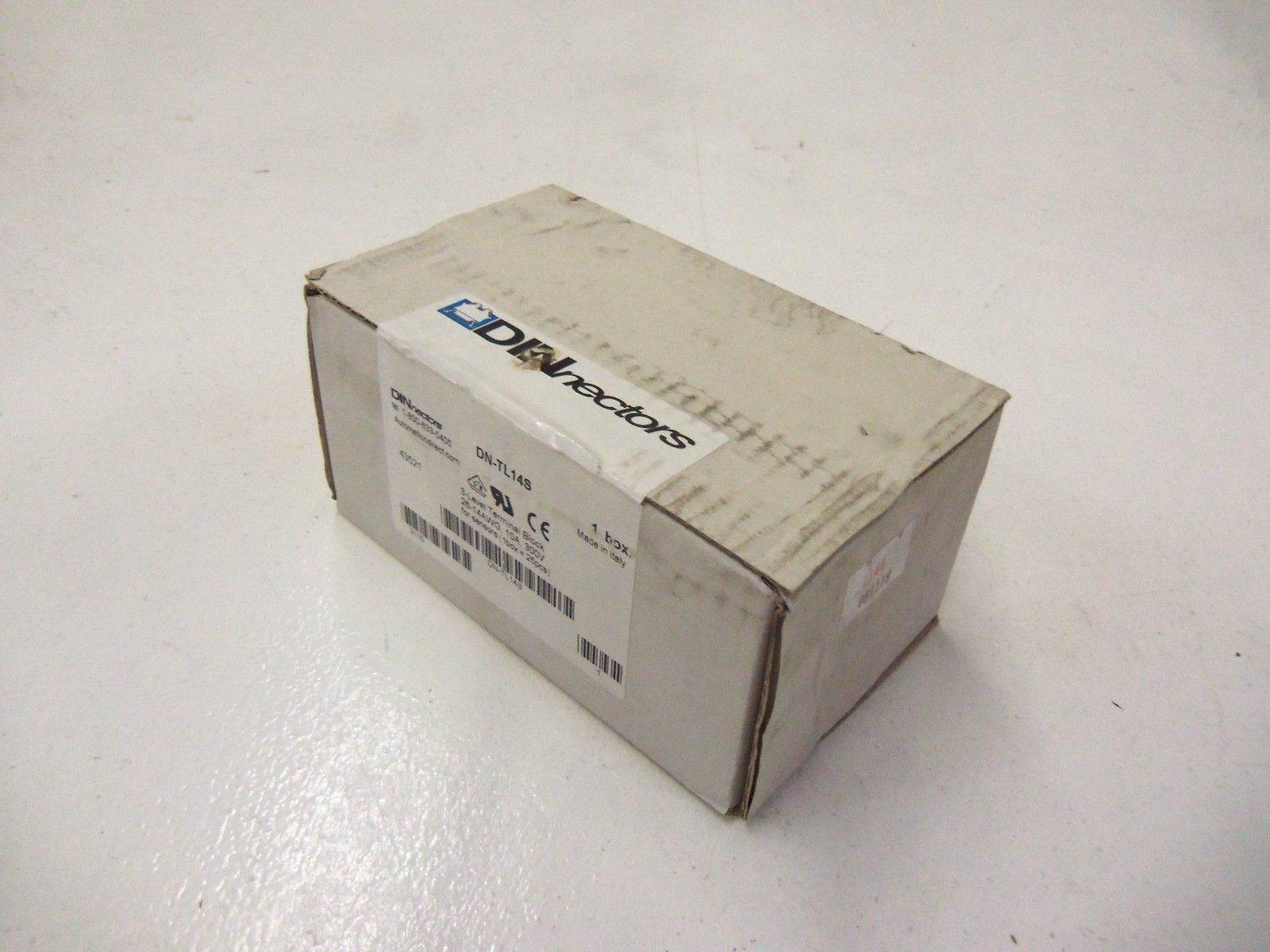 LOT OF 25 DINNECTORS DN-TL4S *FACTORY SEALED*