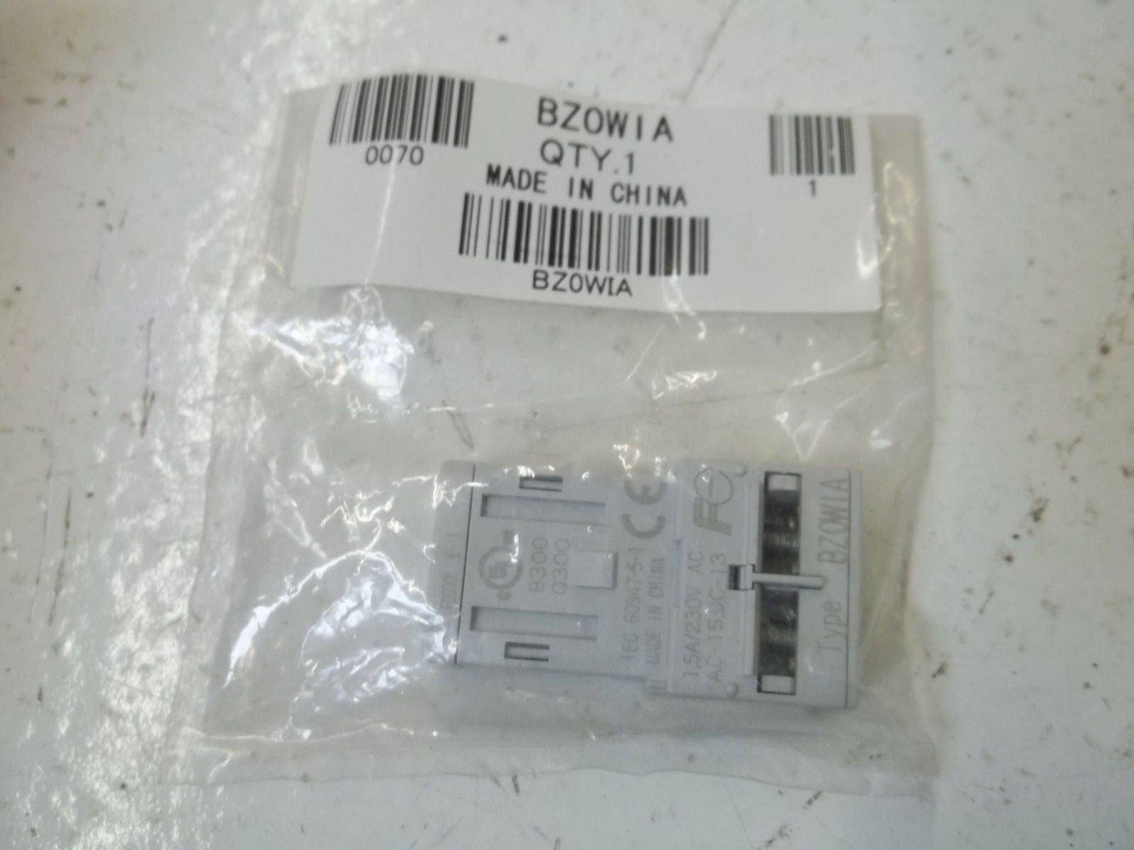 LOT OF 25 FUJI ELECTRIC  BZOWIA *NEW IN  A FACTORY BAG*