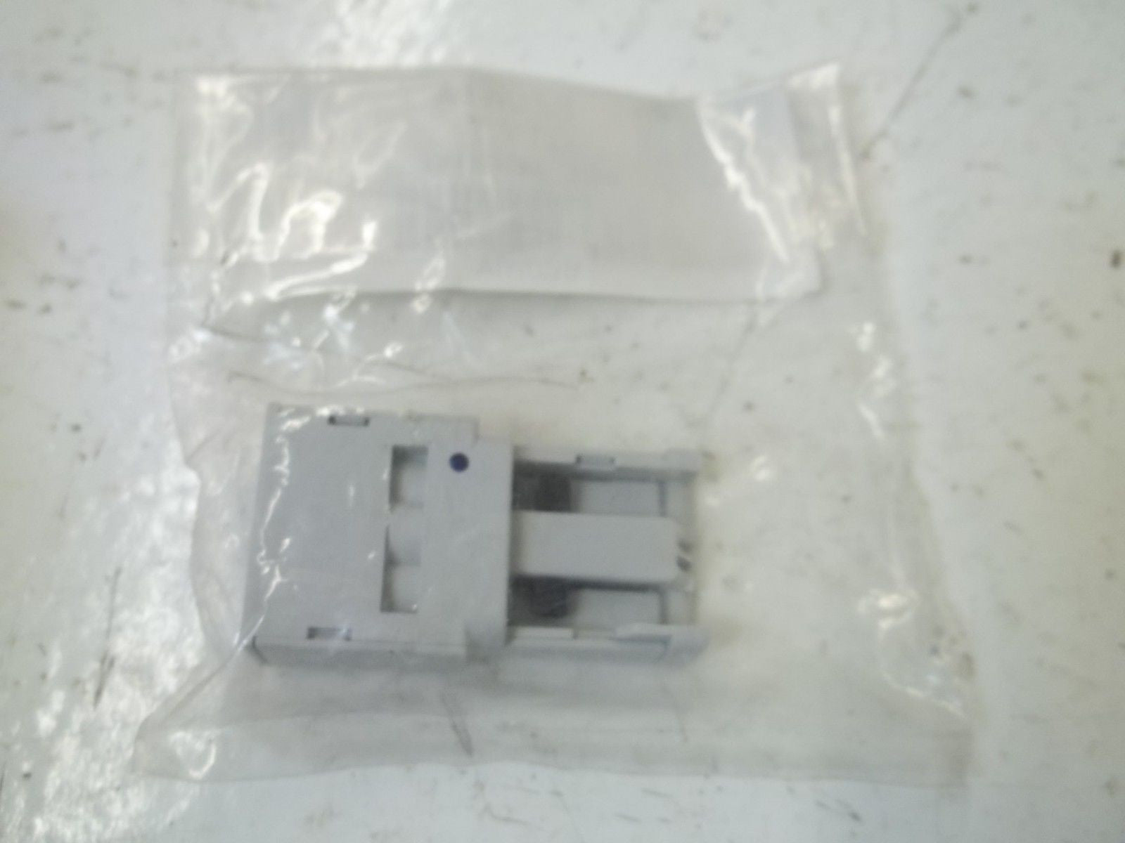 LOT OF 25 FUJI ELECTRIC  BZOWIA *NEW IN  A FACTORY BAG*