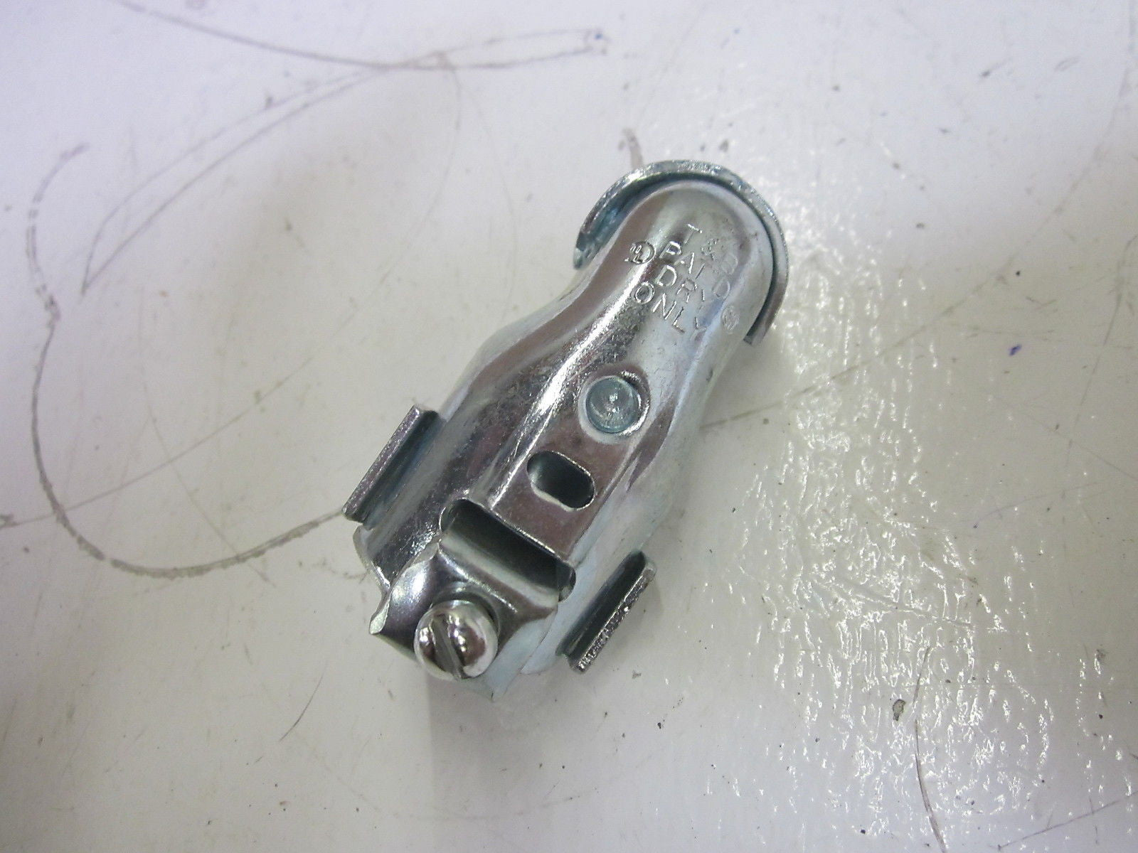 LOT OF 25 THOMAS & BETTS 323 ARMORED CABLE TITE BITE CONNECTOR *NEW IN BOX*