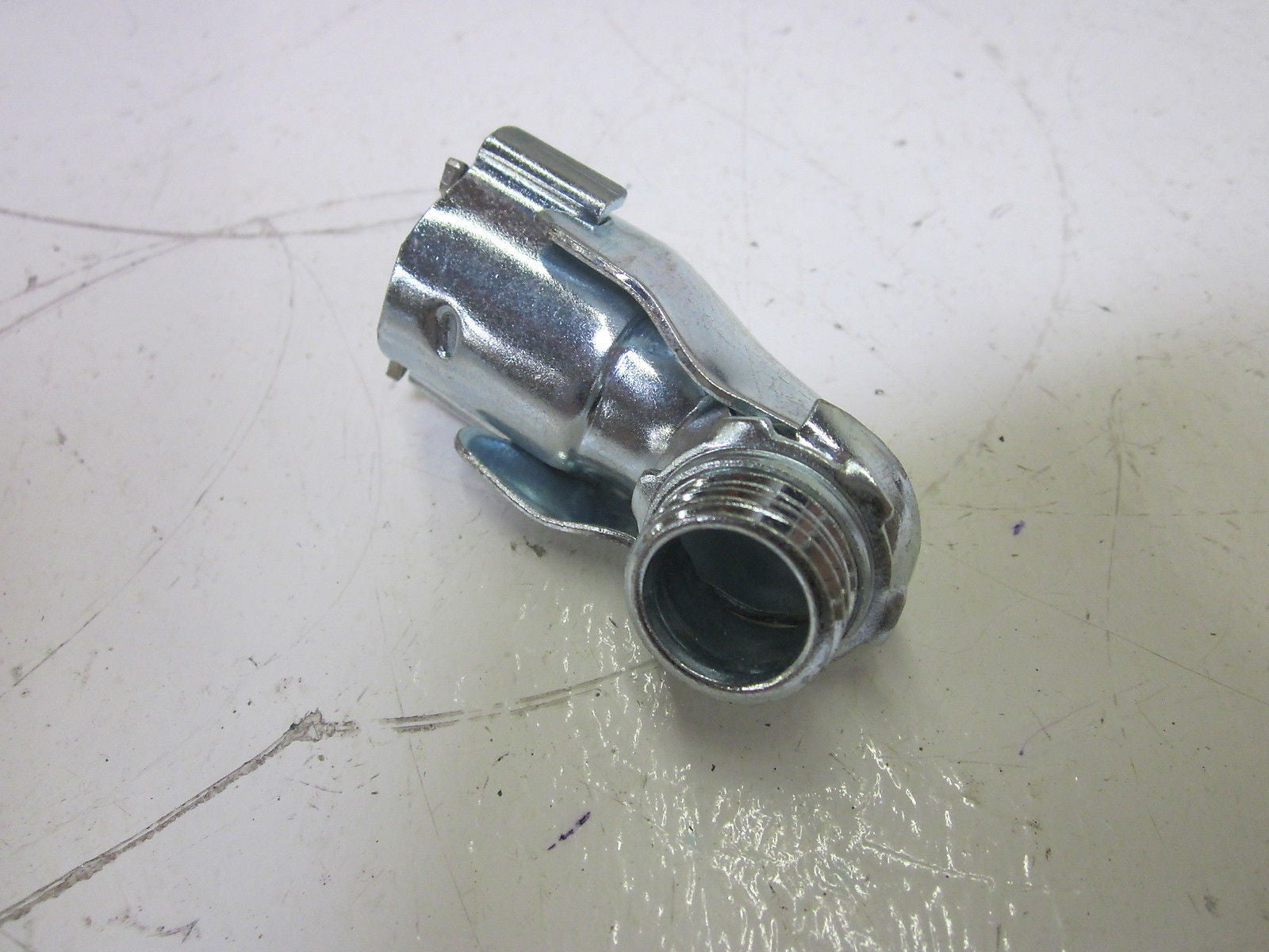 LOT OF 25 THOMAS & BETTS 323 ARMORED CABLE TITE BITE CONNECTOR *NEW IN BOX*