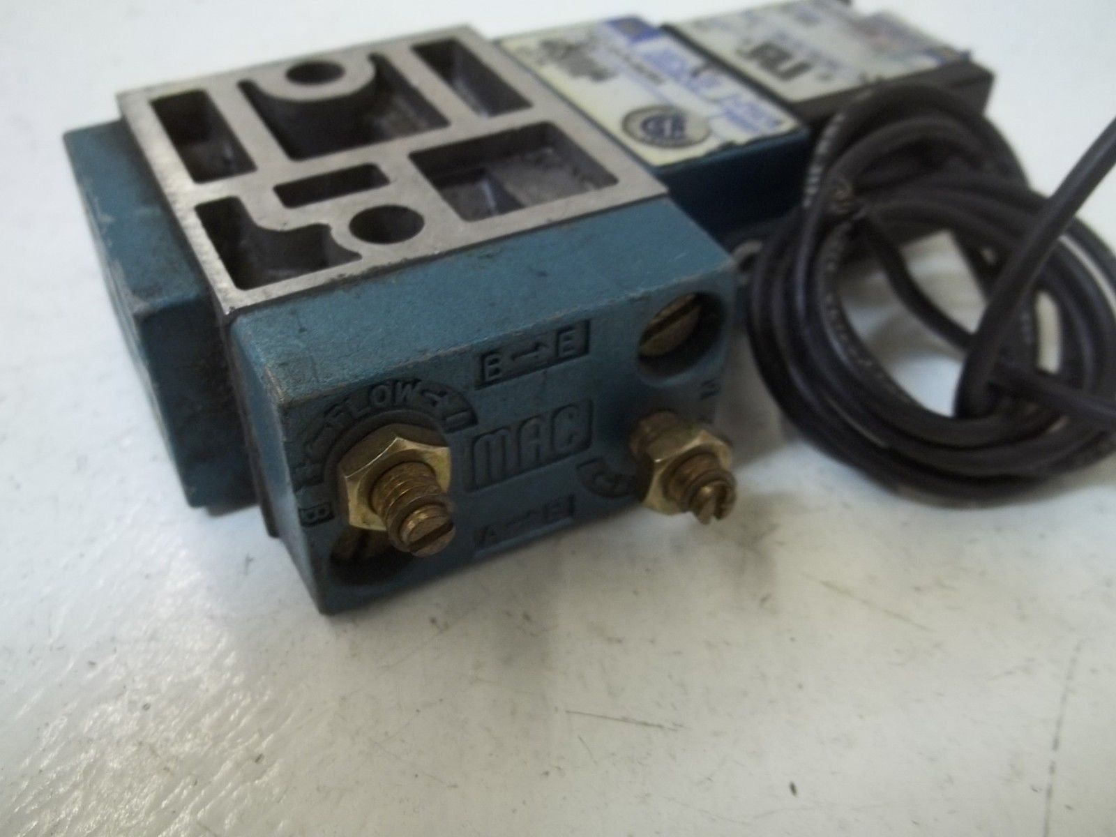 LOT OF 2 714C-12-PI-612BA *USED*
