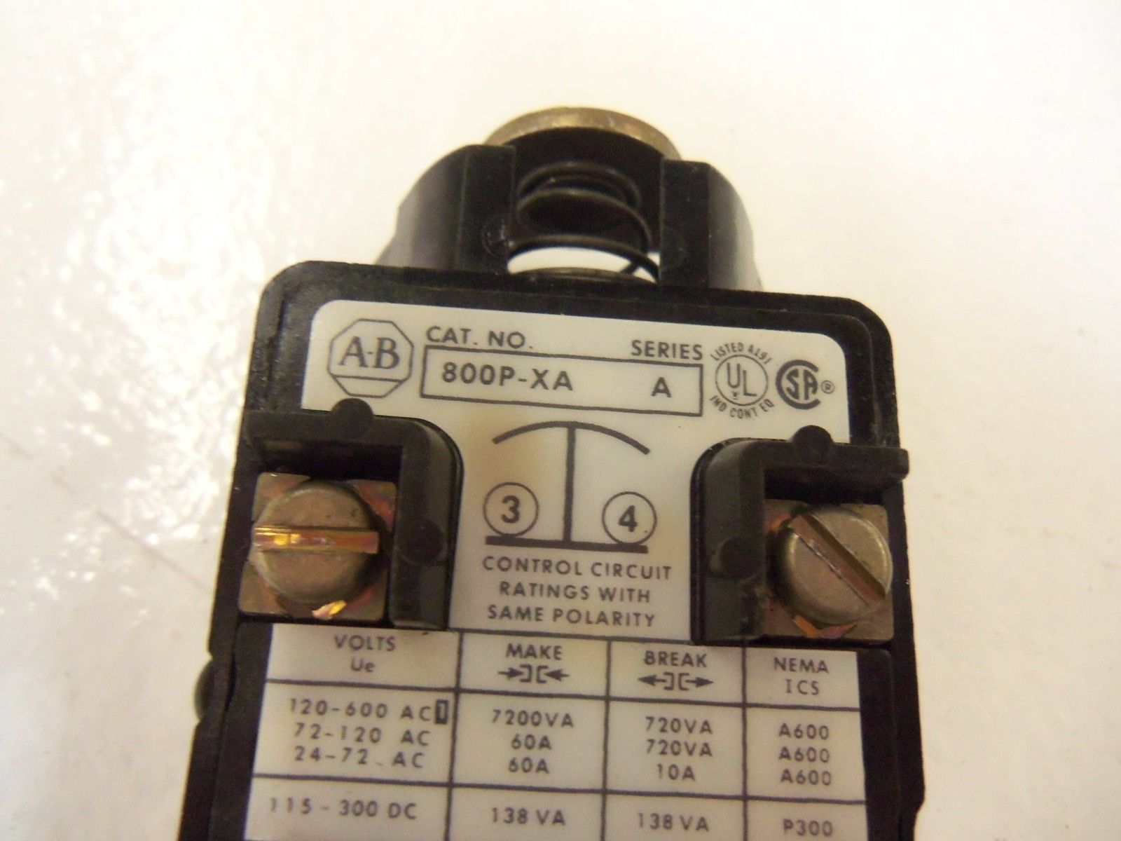 LOT OF 2 ALLEN BRADLEY 800P-XA SERIES A *USED*