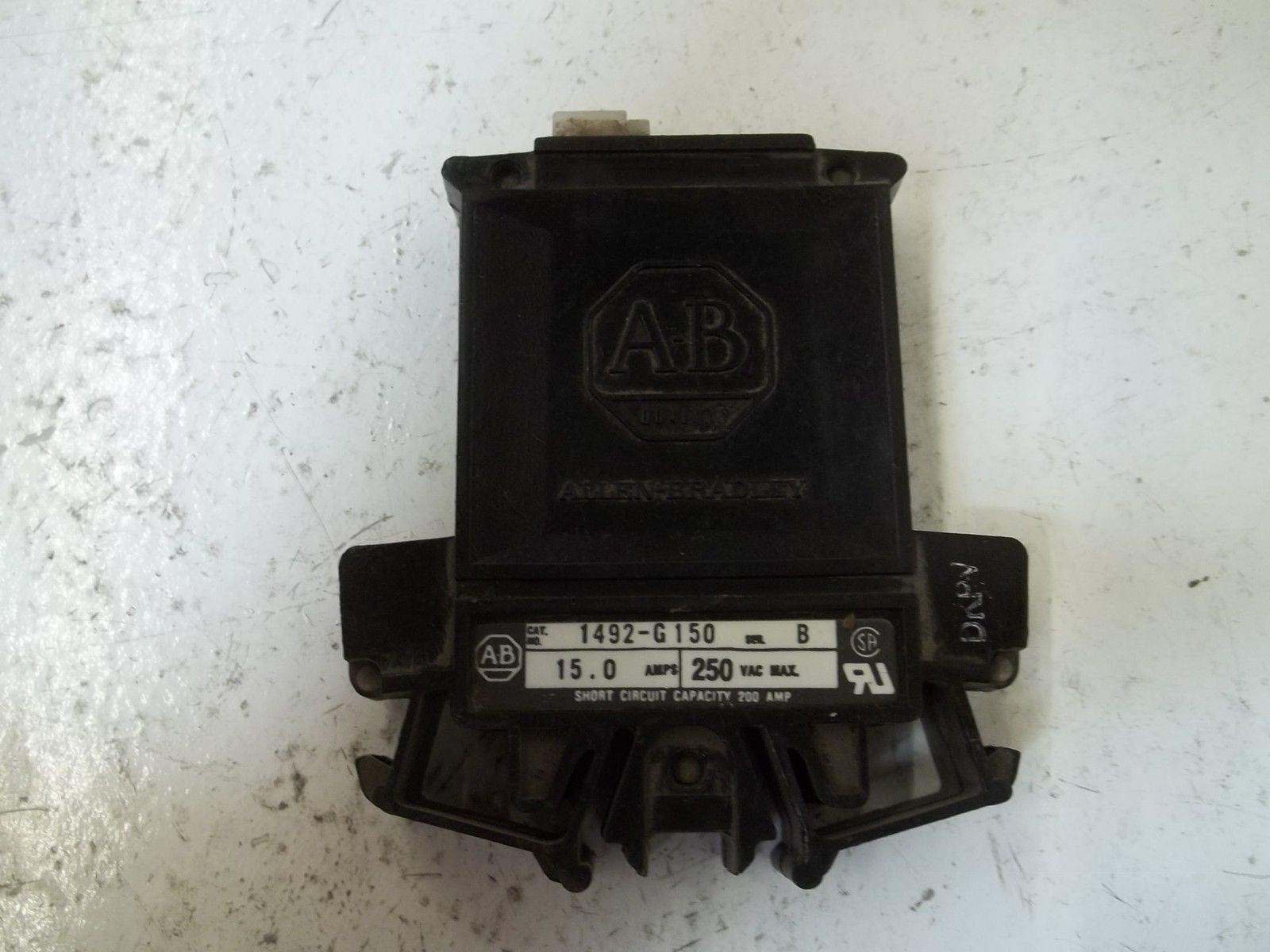 LOT OF 2 ALLEN BRADLEY 1492-G150 SER.B CIRCUIT BREAKER 15AMP *USED*