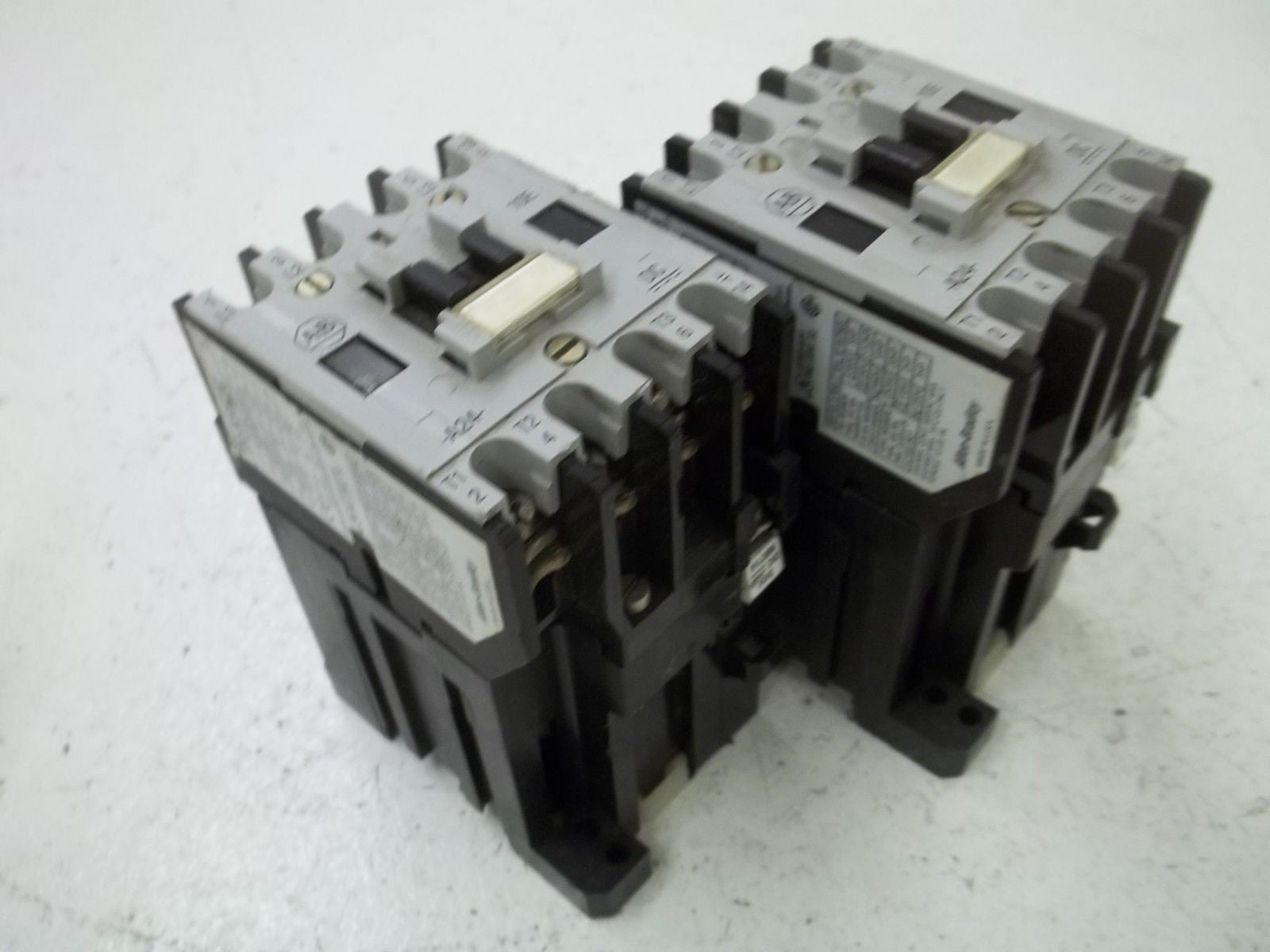 LOT OF 2 ALLEN BRADLEY 100-A24NZ*3 SER.B CONTACTOR 24V *USED*