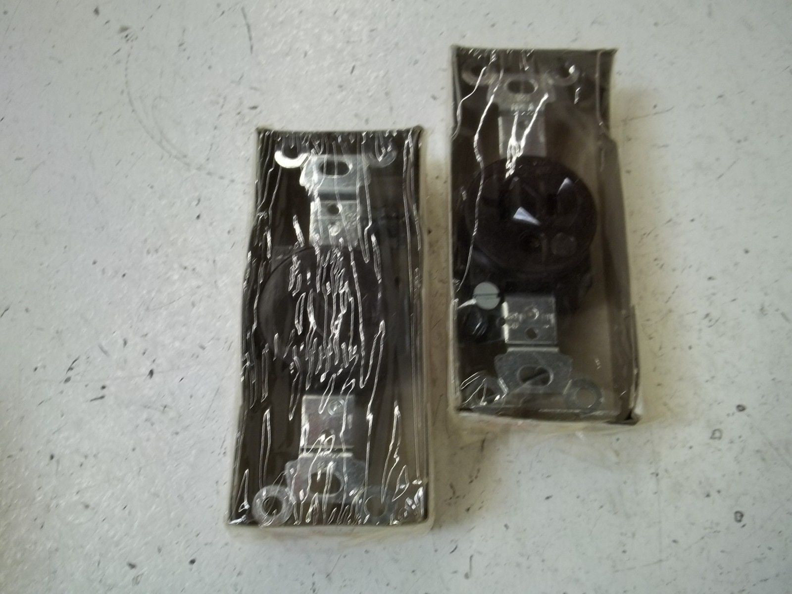 LOT OF 2 ARROW HART 5361 SINGLE RECEPTACLE *NEW IN BOX*