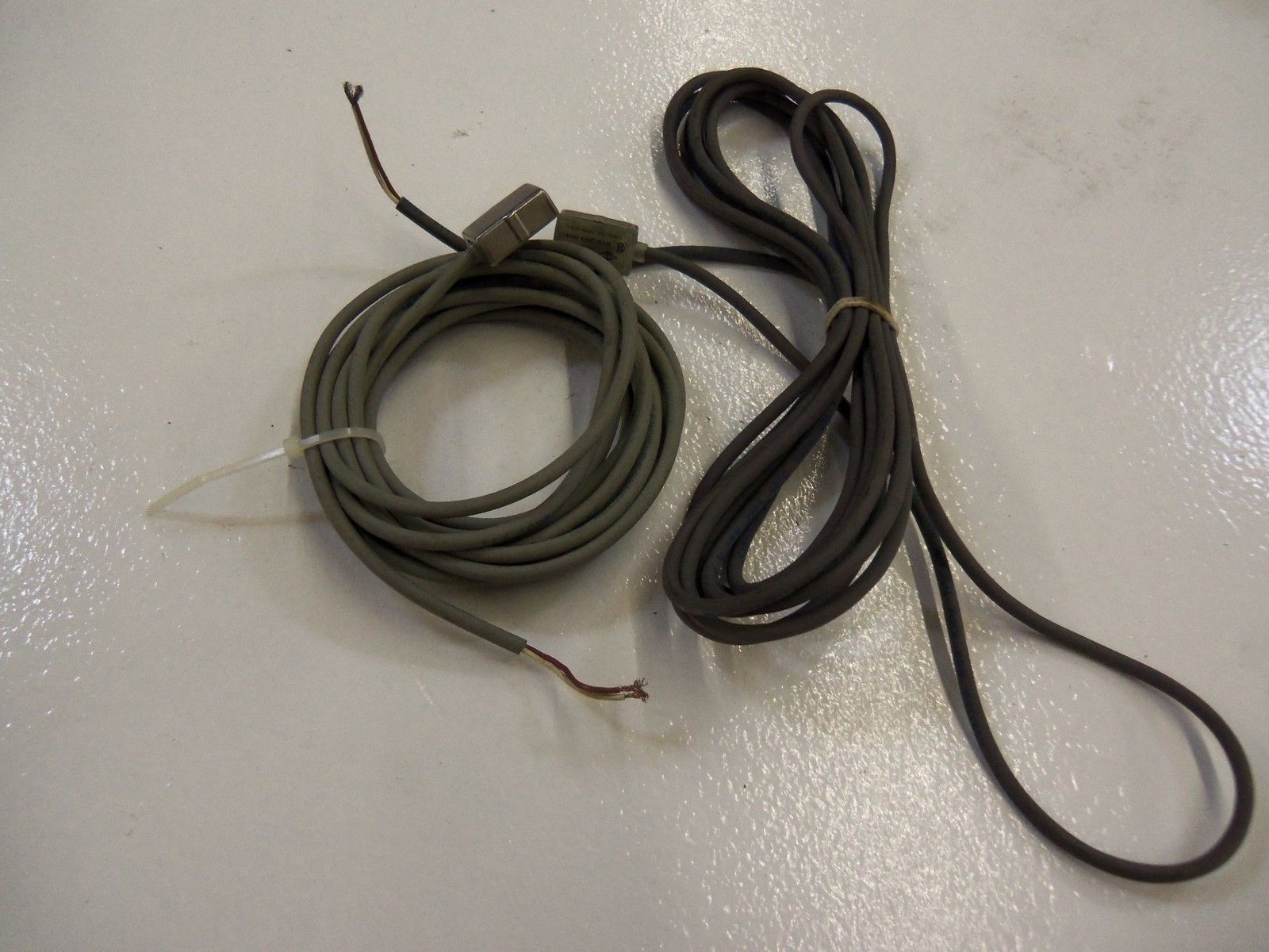 LOT OF 2 CANFIELD CONNECTOR 810-200-004C *USED*