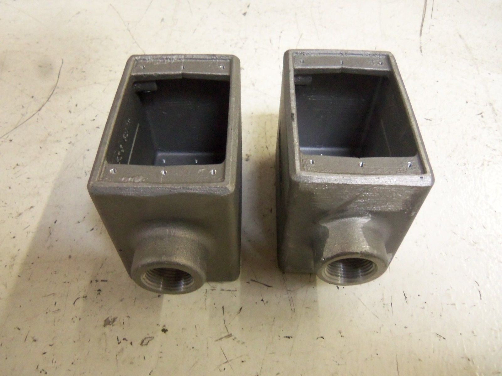 LOT OF 2 CROUSE-HINDS FS252SA CONDUIT *NEW IN BOX*