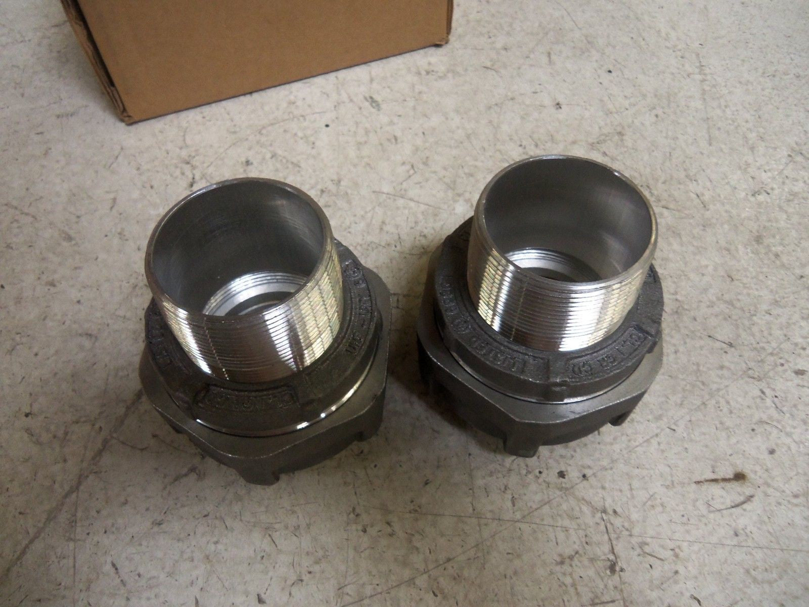 LOT OF 2 CROUSE-HINDS UNY605SA CONNECTOR *NEW IN BOX*