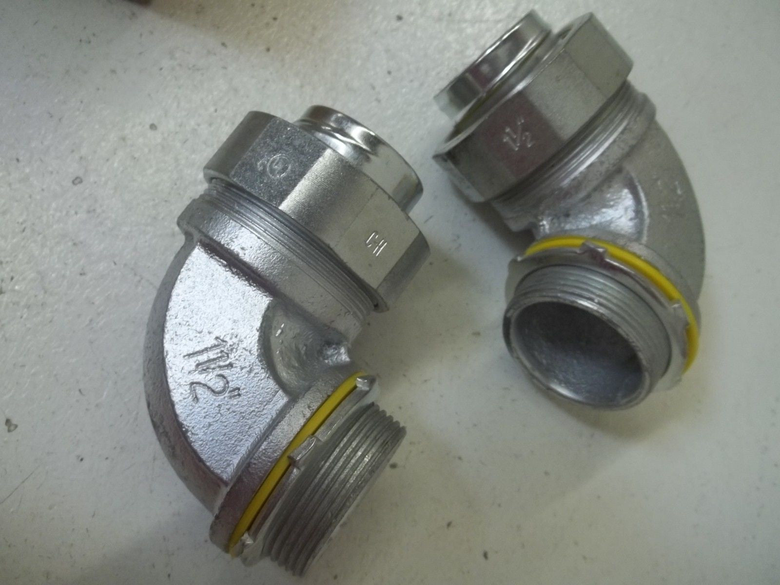 LOT OF 2 CROUSE-HINDS LT15090 90-DEGREE ANGLE MALE CONNECTOR 1-1/2"*NEW IN BOX