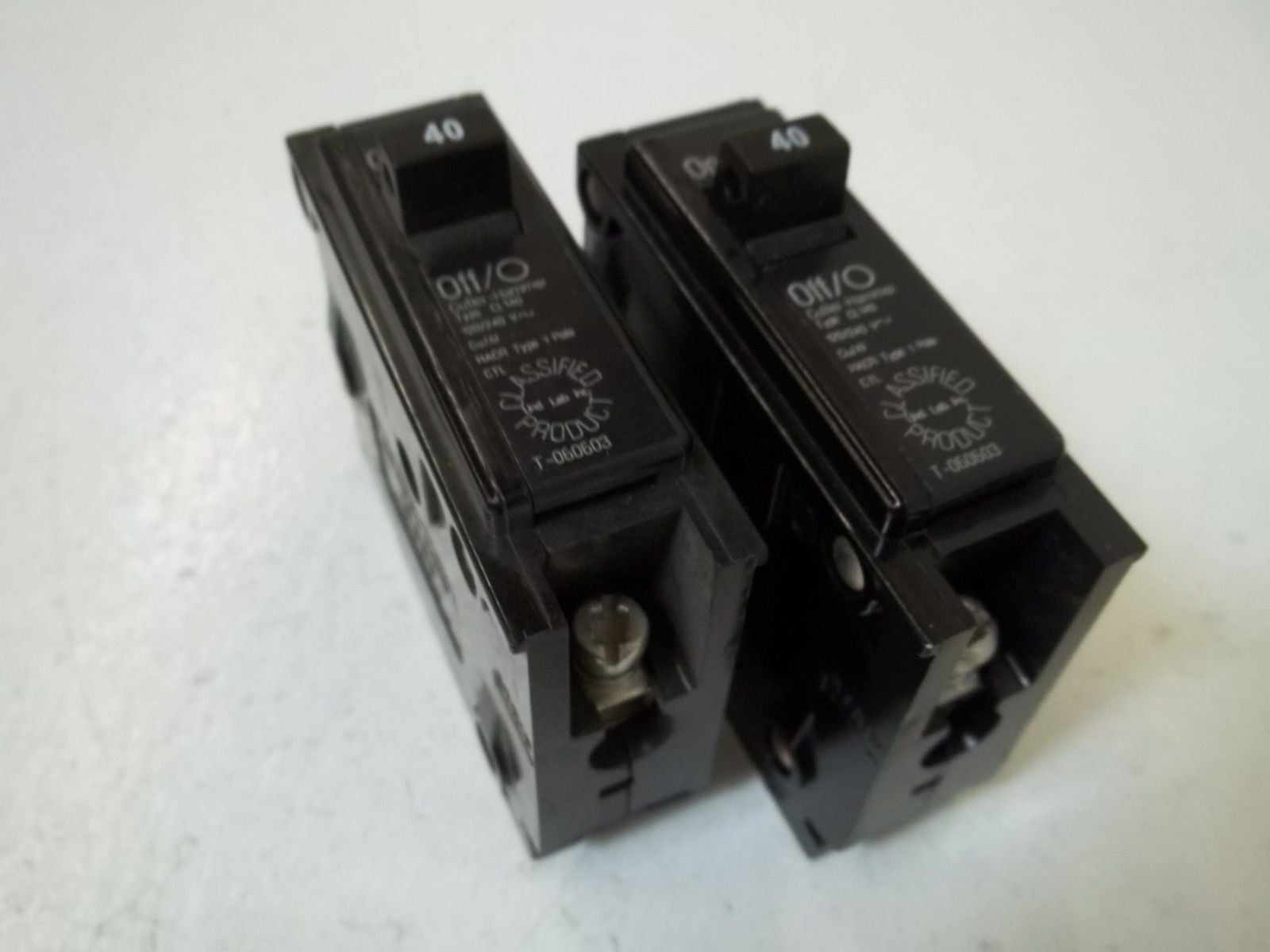 LOT OF 2 CUTLER HAMMER CL140 CIRCUIT BREAKER *USED*