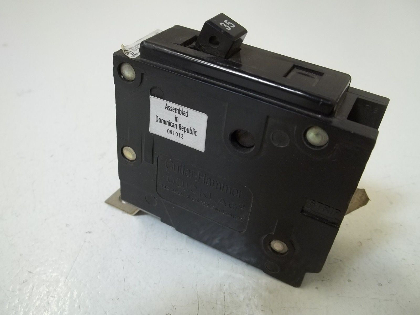LOT OF 2 CUTLER HAMMER BA135 CIRCUIT BREAKER *USED*