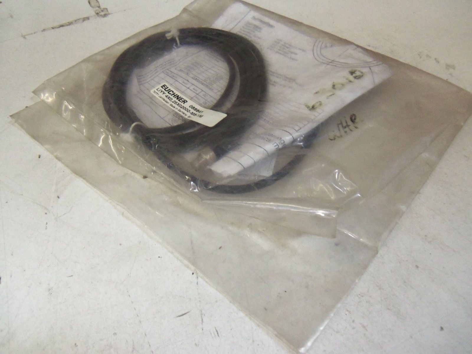 LOT OF 2 EUCHNER LIYY 4X0,25X02000-M8-1M *NEW IN BAG*