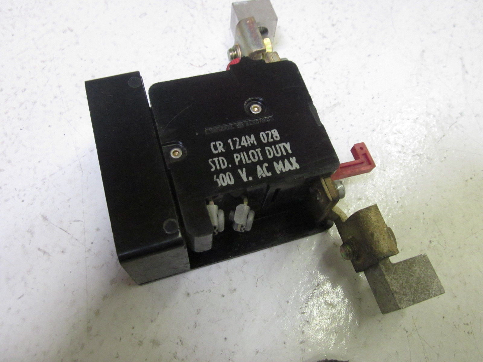 LOT OF 2 GENERAL ELECTRIC CR 124M 028 *USED*